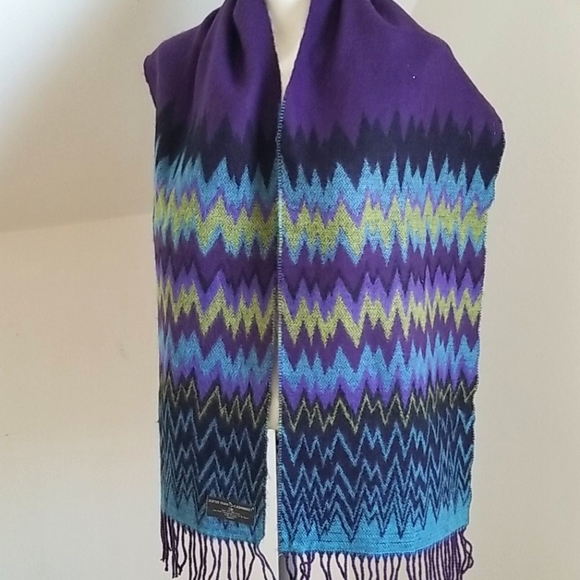 Softer Than Cashmere? D&Y Aztec tribal desig Scarf - Picture 2 of 12